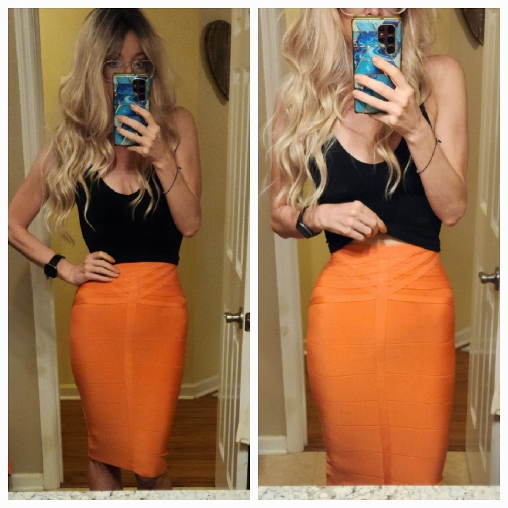 Bebe Coral Camellia Zip Back Bandage Skirt Size XS